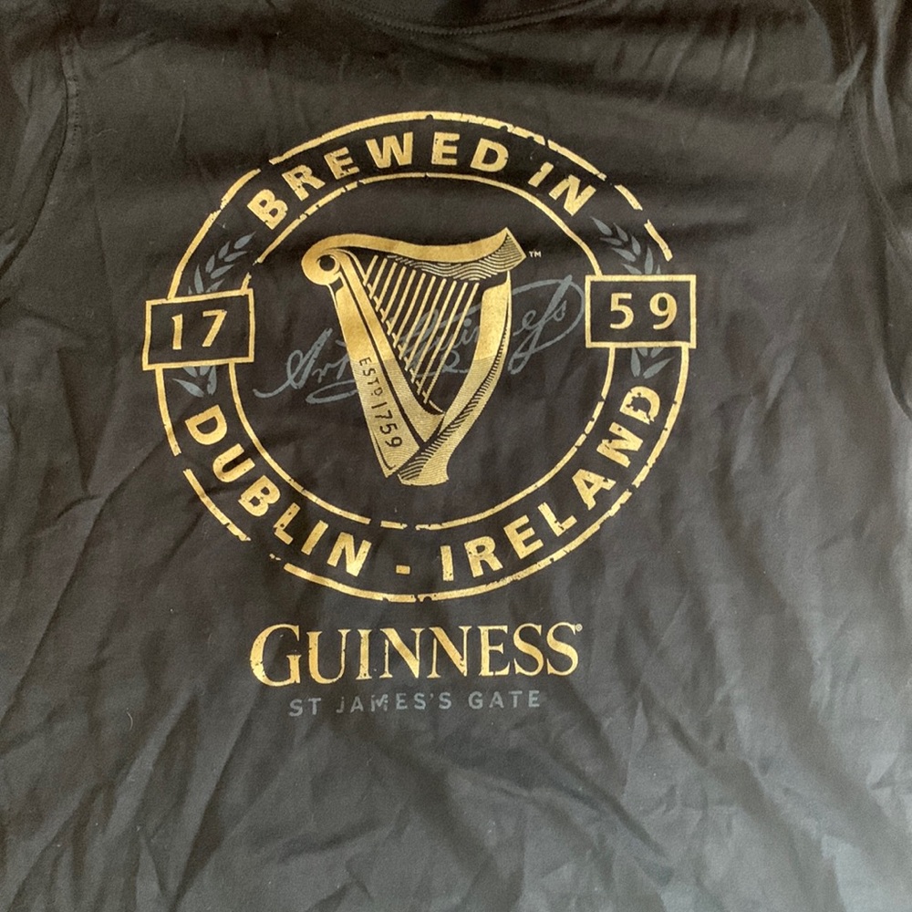 Guinness t-shirt, large- black and gold